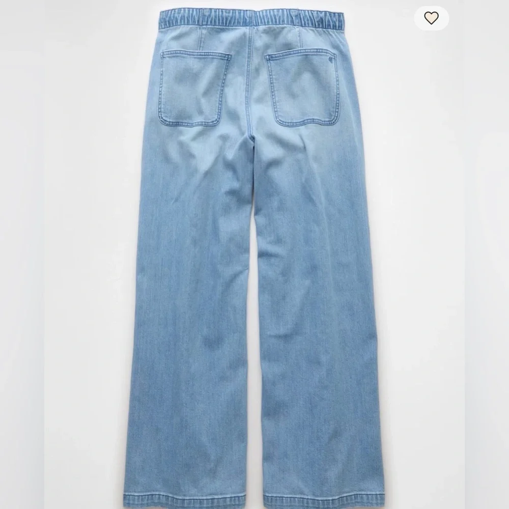 AE Dreamy Drape Low-Rise Ultra Wide-Leg Pull-On Jean - Picture 4 of 6